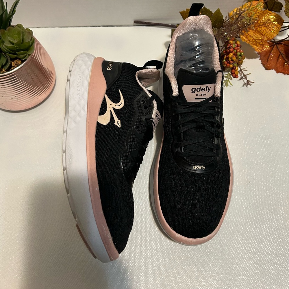 Gdefy Women's Black and Pink Sneakers